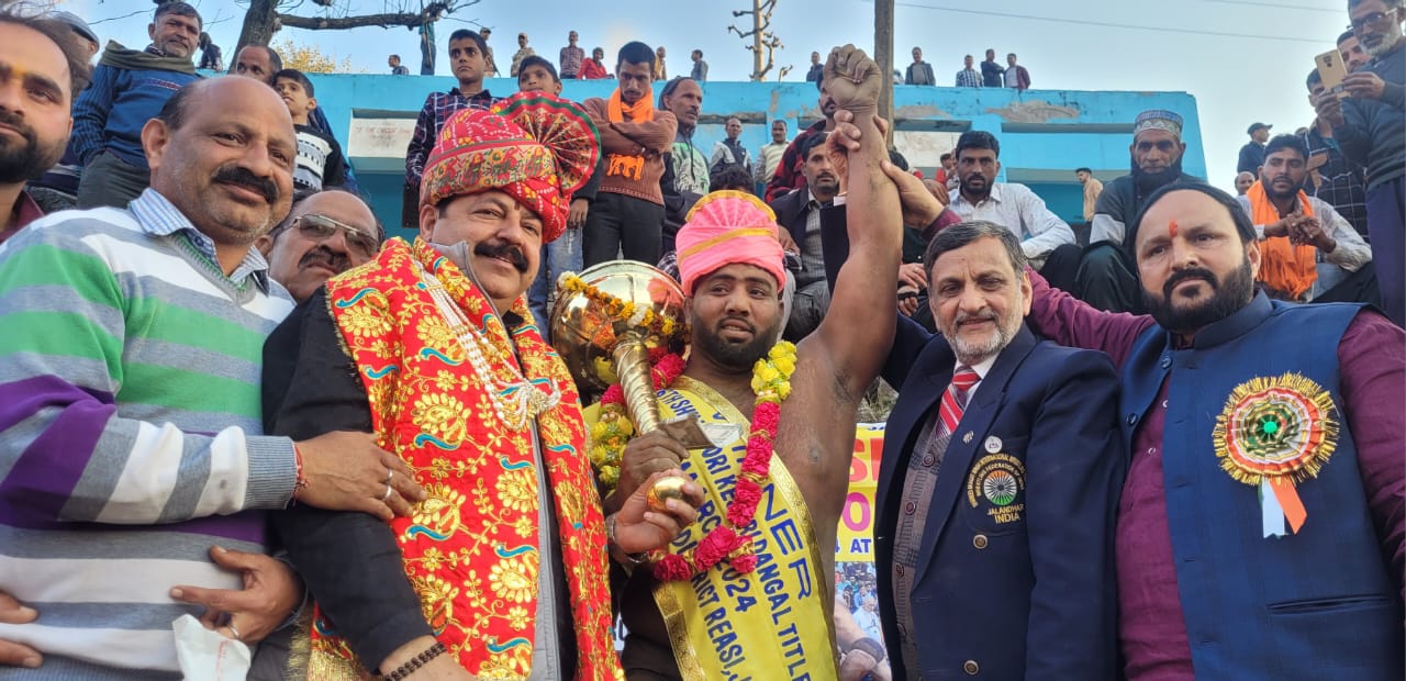 Pavinder of UP lifts Shiv Khori Dangal title 
