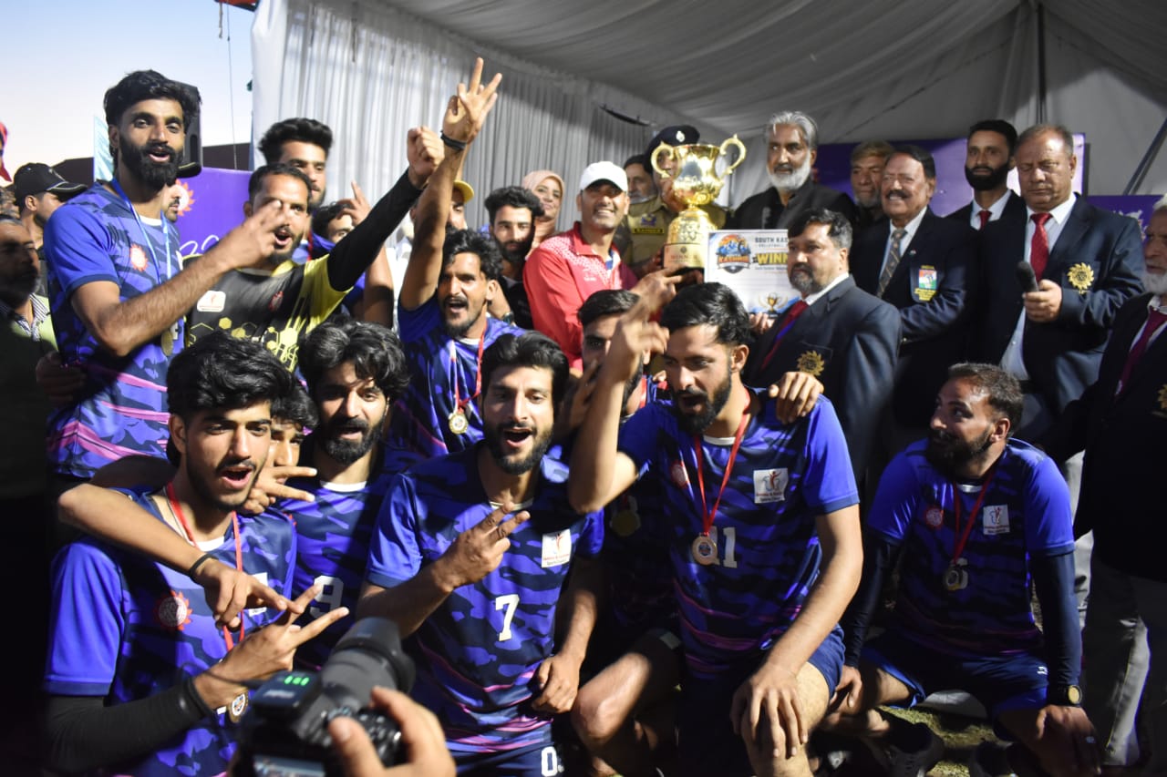 Kulgam Hurricanes lifts Volleyball League trophy 